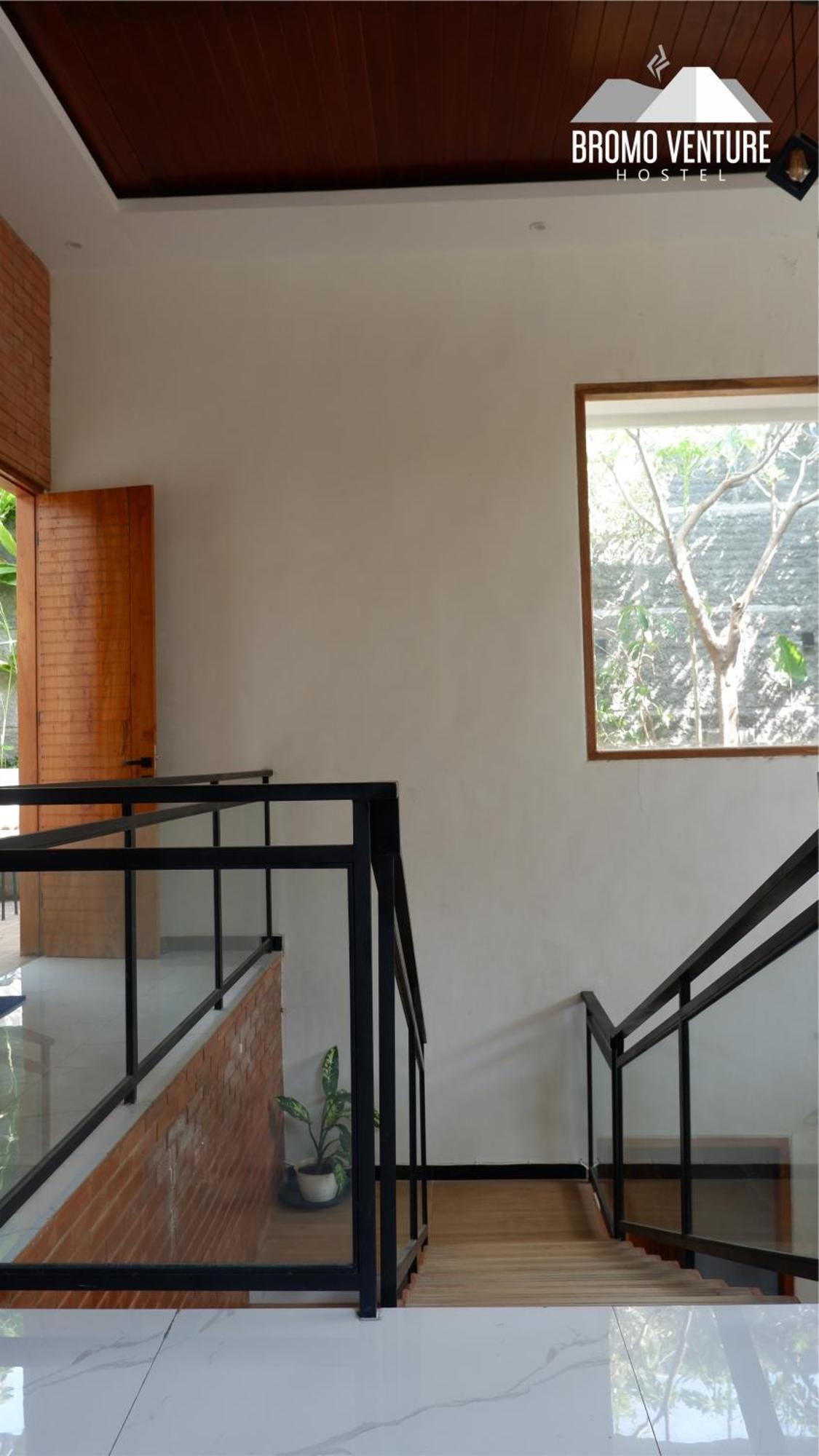 Bromo Venture Hostel Probolinggo Exterior photo
