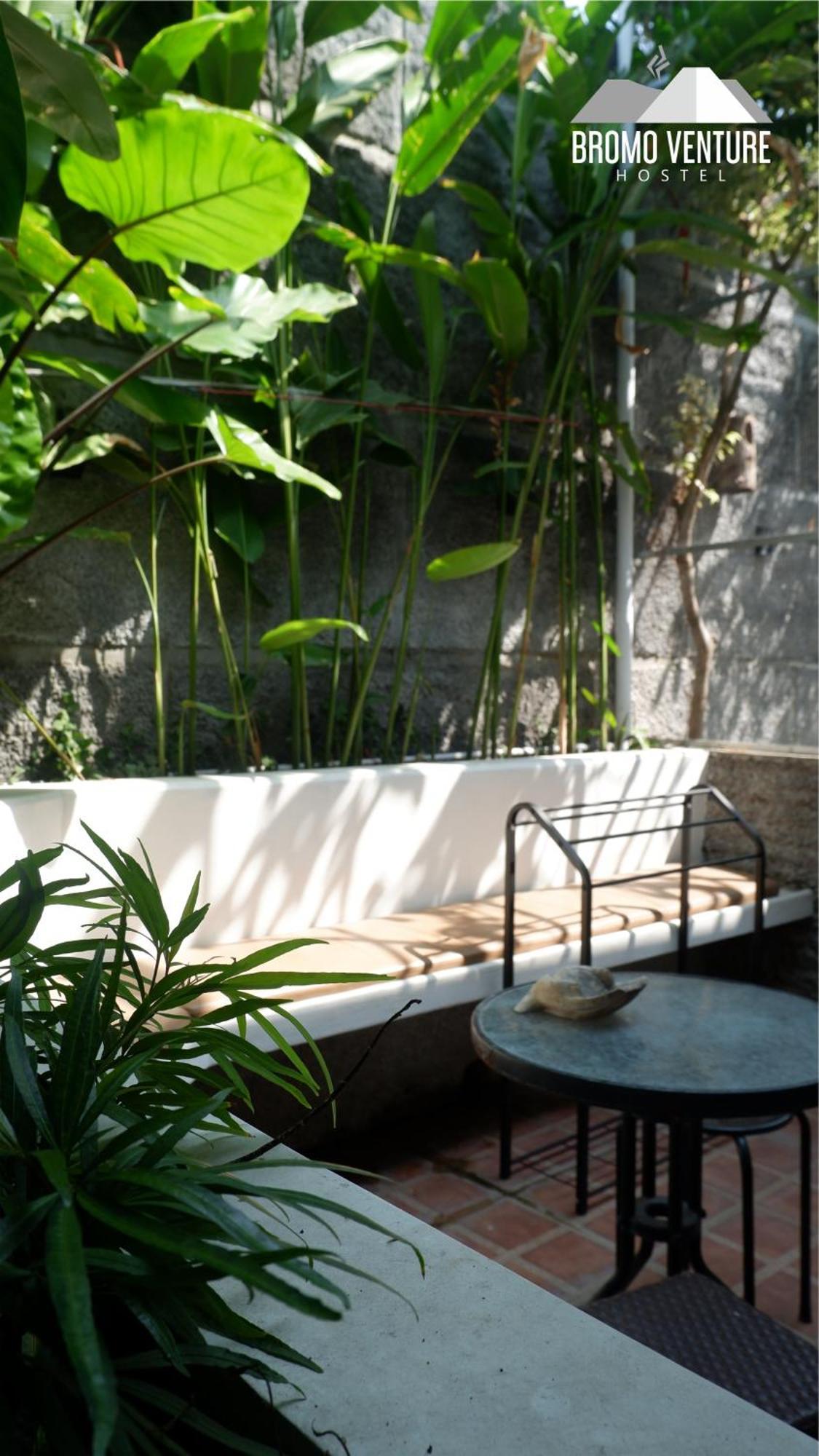 Bromo Venture Hostel Probolinggo Exterior photo
