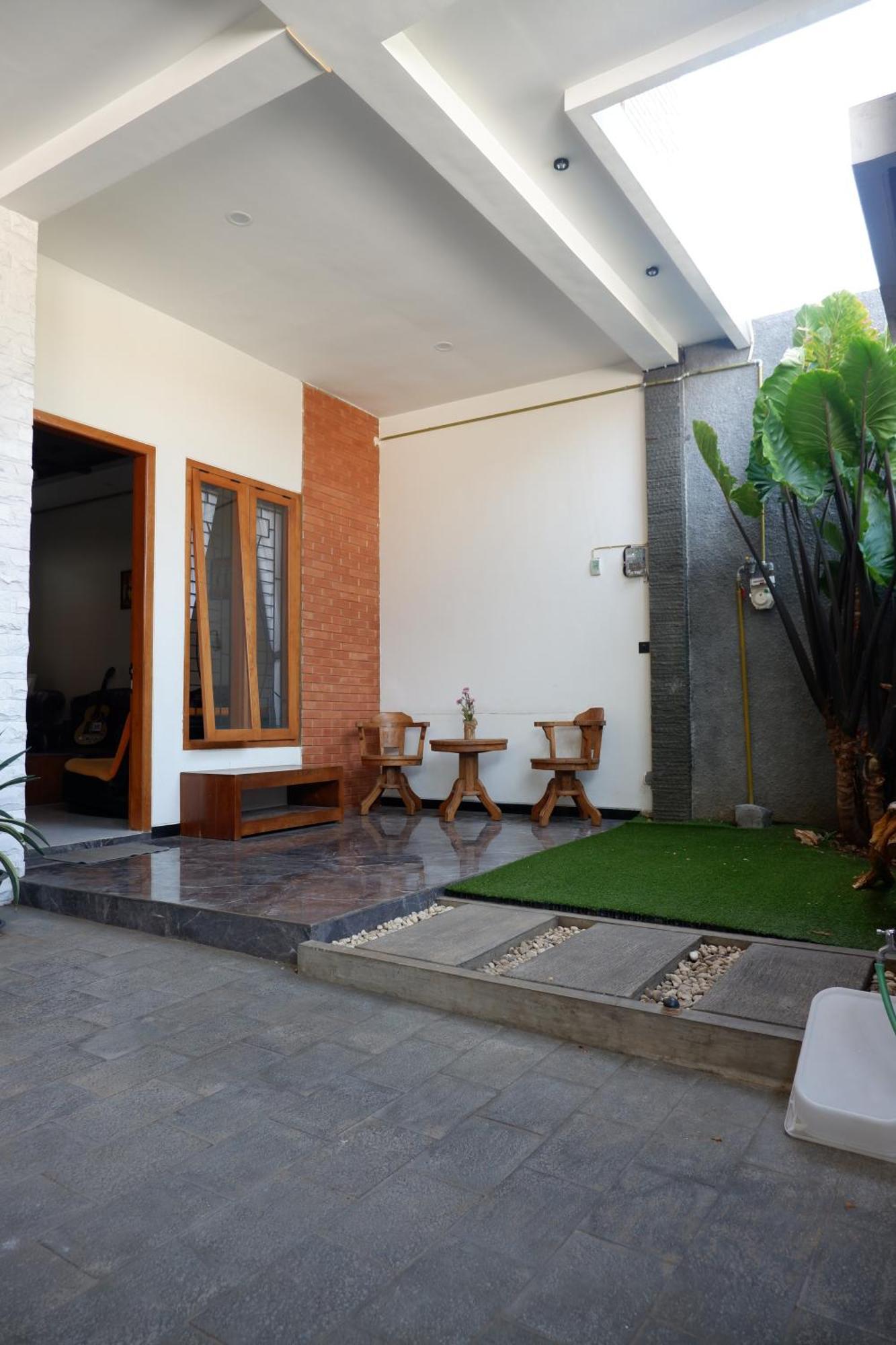 Bromo Venture Hostel Probolinggo Exterior photo